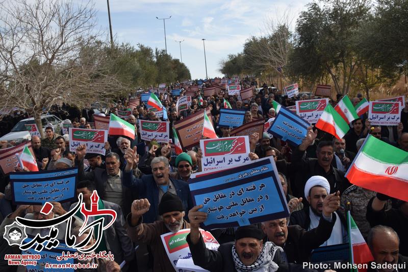 راهپیمایی دفاع از سپاه و همدردی با شهدای سانحه هوایی در میبد برگزار شد +تصاویر